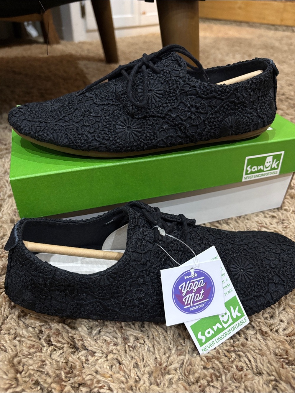 Women’s Sanuk Bianca Crochet Lace Up Black or White Shoes Size 7